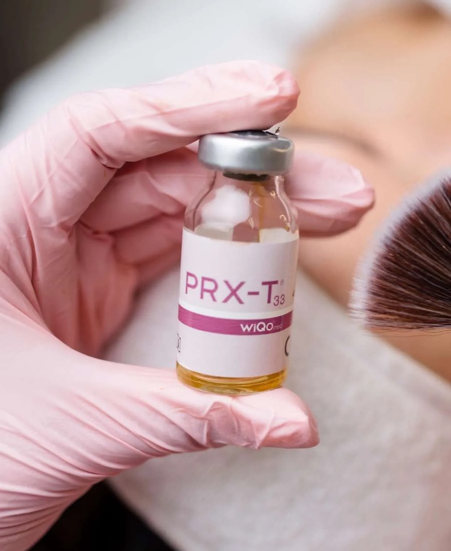 PRX-T33 Wirkstofffläschchen von WiQo med – Peeling-Behandlung bei D DERMA Aesthetics in Berlin